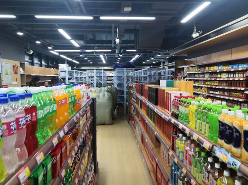 时尚前沿：西安男装店的新趋势